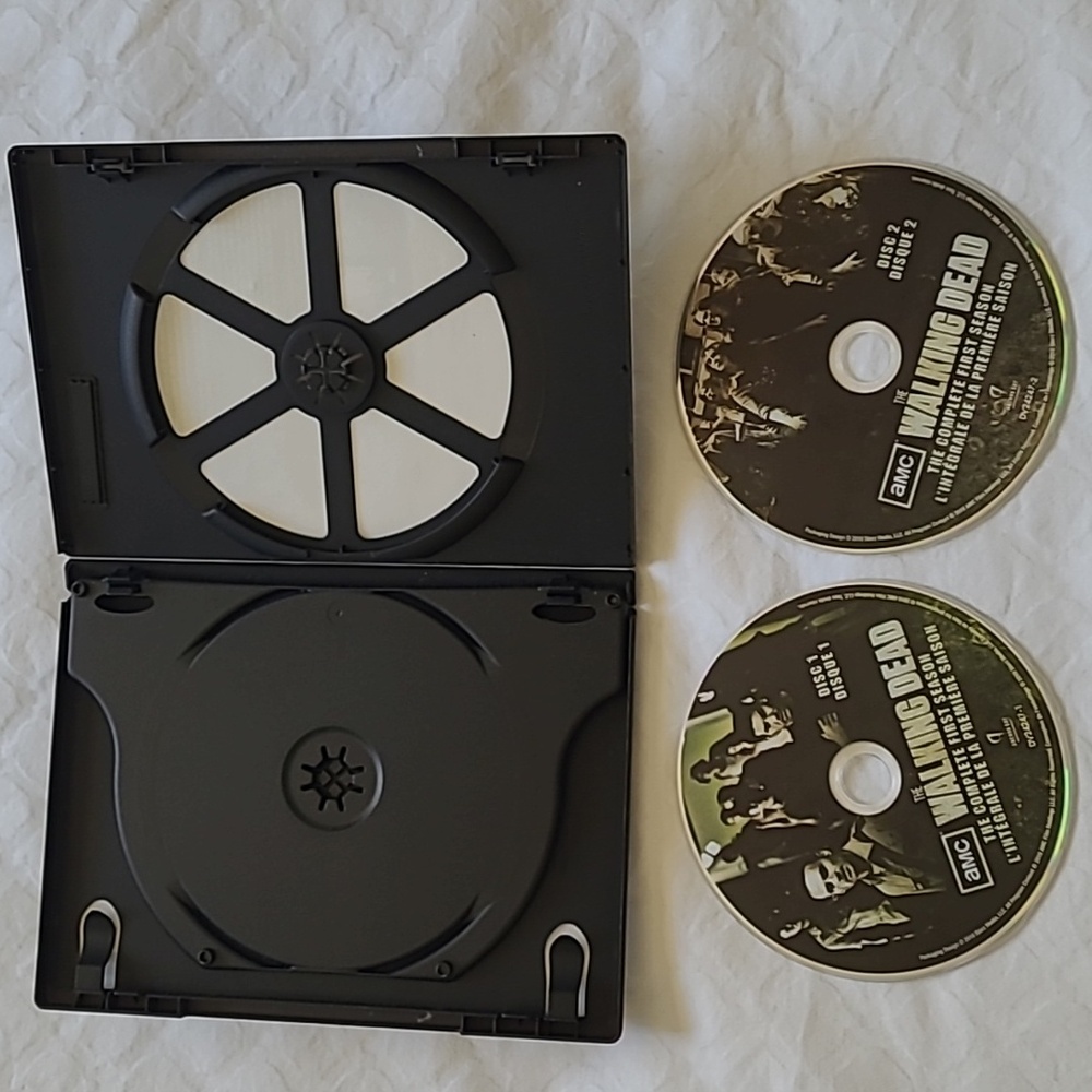 WALKING DEAD DVDs Seasons 1, 2 & 3 - Picture 4 of 14